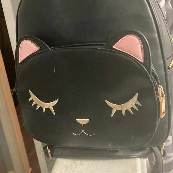 I’m selling a regular black backpack purse! 17 main image 4